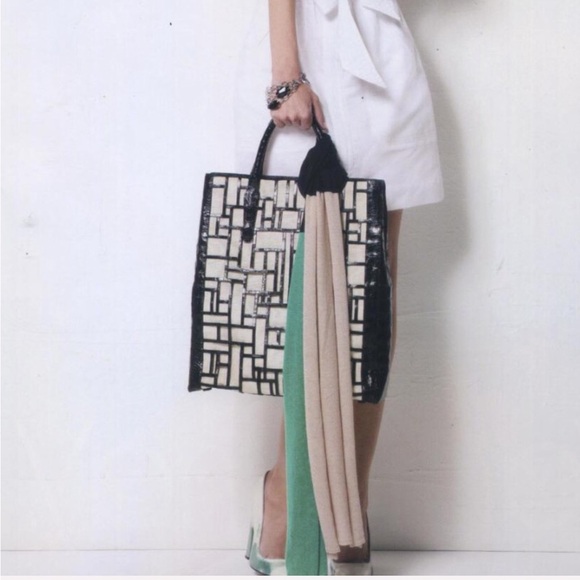 Nancy Gonzalez Black Crocodile and Linen Magazine Tote w/ detachable strap NWT - Picture 4 of 7